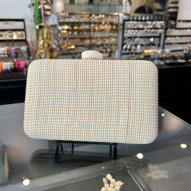 clutch de rafia 
