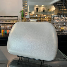 Cargar imagen en el visor de la galería, Clutch plateado
