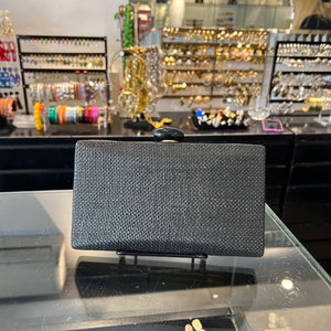 Clutch rafia negro