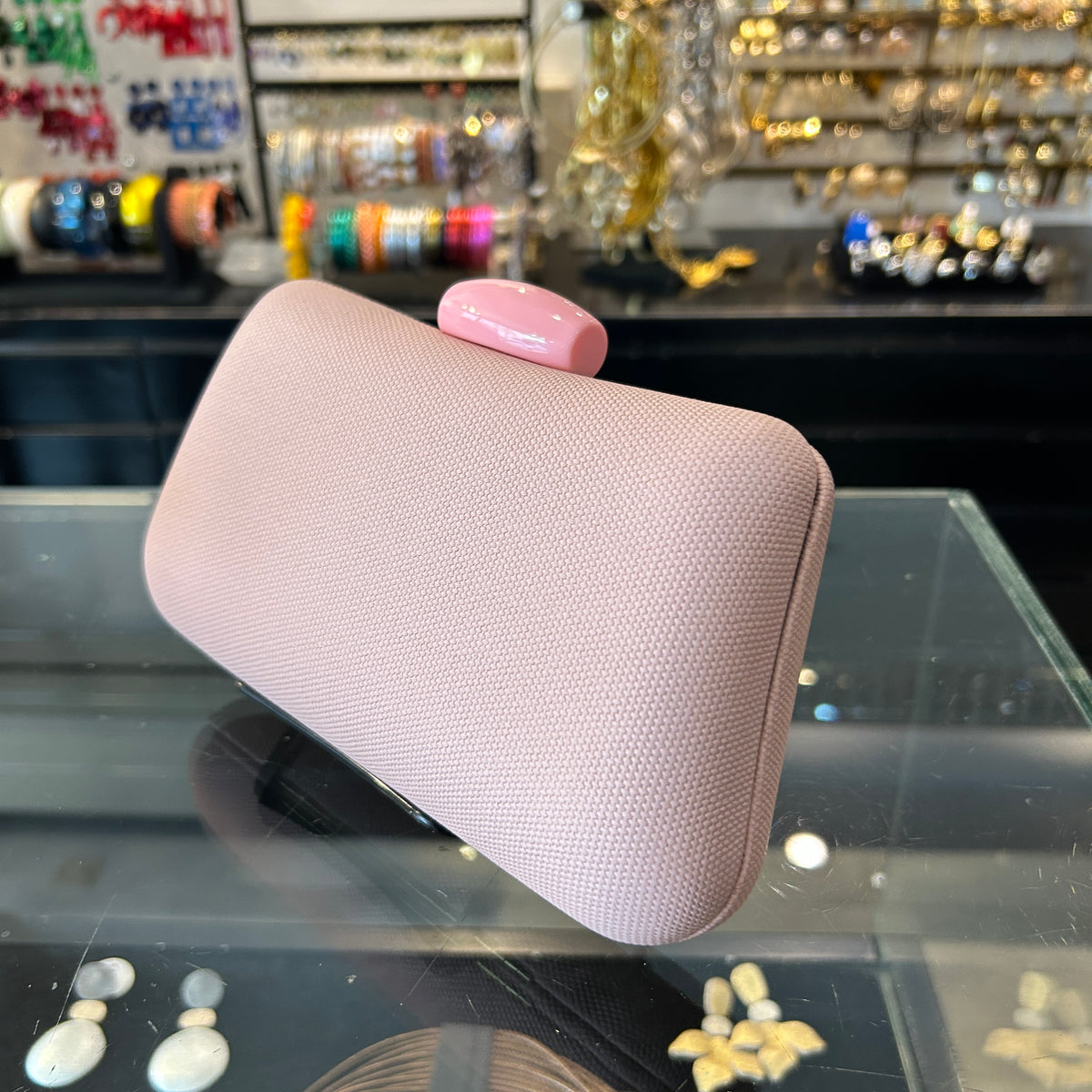 Clutch de rafia rosa suave, vista 2 – Fahoma