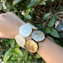 Cargar imagen en el visor de la galería, Pulseras resina circulos
