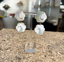 Cargar imagen en el visor de la galería, caravanas de nacar 
