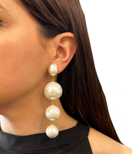 Cargar imagen en el visor de la galería, Caravanas triple perla
