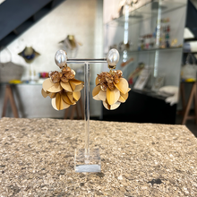 Cargar imagen en el visor de la galería, caravanas rose y perlas
