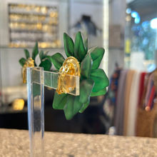 Cargar imagen en el visor de la galería, Caravanas flores verdes
