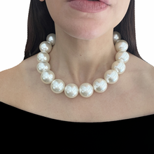 Cargar imagen en el visor de la galería, collar de perlas de plastico

