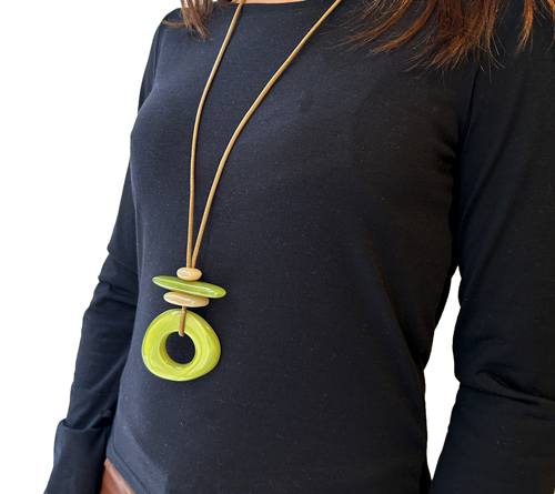 Collar colgante de resina, vista 3 – Fahoma