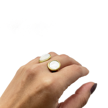 Cargar imagen en el visor de la galería, anillo con nacar 
