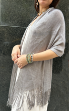 Cargar imagen en el visor de la galería, Chal de lurex
