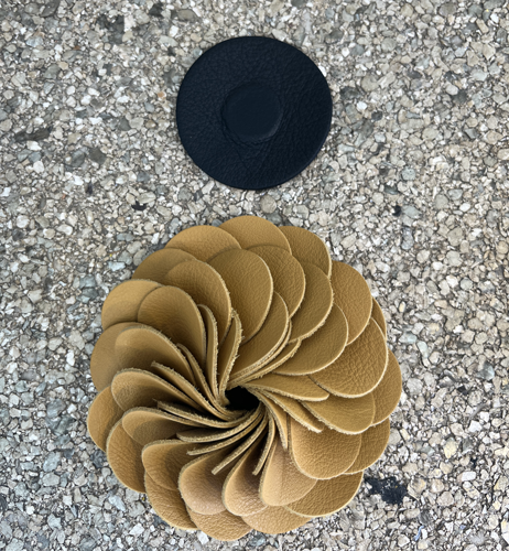 Broche flor de cuero, vista 8 – Fahoma