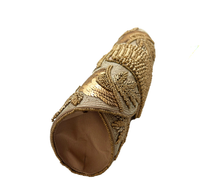 Cargar imagen en el visor de la galería, Sobre beige bordado en mostacillas
