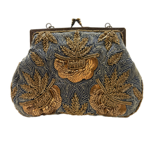 Cargar imagen en el visor de la galería, Cartera bordada dorada y plateada
