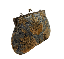 Cargar imagen en el visor de la galería, Cartera bordada dorada y plateada
