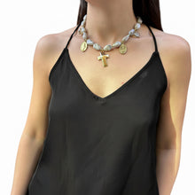 Cargar imagen en el visor de la galería, collar con cruz beige 


