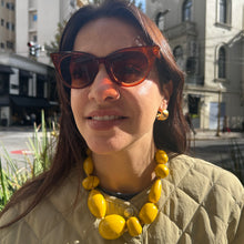 Cargar imagen en el visor de la galería, Collar resina formas irregulares
