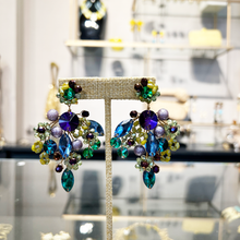 Cargar imagen en el visor de la galería, Caravanas ramas verde y violeta
