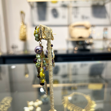 Cargar imagen en el visor de la galería, Caravanas ramas verde y violeta
