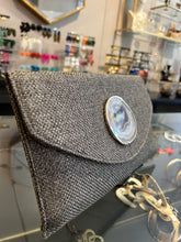 Cargar imagen en el visor de la galería, Sobre tejido gris con ágata
