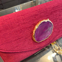 Cargar imagen en el visor de la galería, Sobre tejido fucsia con ágata
