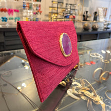 Cargar imagen en el visor de la galería, Sobre tejido fucsia con ágata
