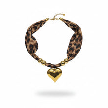 Cargar imagen en el visor de la galería, collar pañuelo con dijee de corazón 
