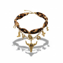 Cargar imagen en el visor de la galería, Collar toro con animal print con toro
