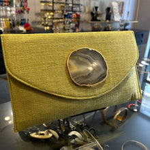 Cargar imagen en el visor de la galería, Sobre tejido pistacho con ágata
