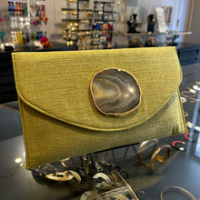 Cargar imagen en el visor de la galería, Sobre tejido pistacho con ágata
