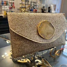 Cargar imagen en el visor de la galería, Sobre tejido rafia dorado suave
