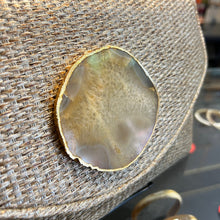 Cargar imagen en el visor de la galería, Sobre tejido rafia dorado suave

