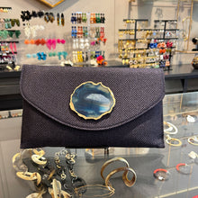 Cargar imagen en el visor de la galería, Sobre tejido azul marino
