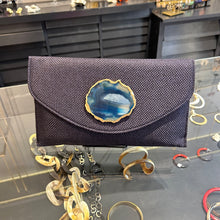 Cargar imagen en el visor de la galería, Sobre tejido azul marino
