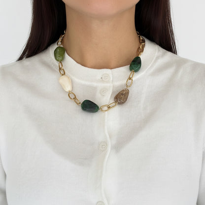 Collar cadena y resina, vista 2 – Fahoma