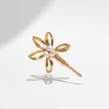 Cargar imagen en el visor de la galería, broche de flor 
