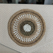 Cargar imagen en el visor de la galería, Sobre tejido crudo con dorado
