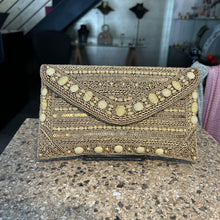 Cargar imagen en el visor de la galería, bolso de fiesta bordado dorado
