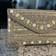 Cargar imagen en el visor de la galería, Sobre bordado con piedras
