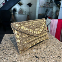 Cargar imagen en el visor de la galería, Sobre bordado con piedras
