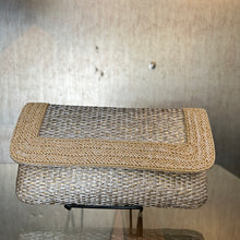 Cargar imagen en el visor de la galería, Sobre platil con beige
