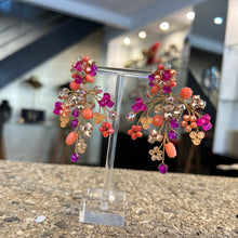 Cargar imagen en el visor de la galería, Caravanas "Rama"  rosa, fucsia y coral
