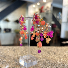 Cargar imagen en el visor de la galería, Caravanas "Rama"  rosa, fucsia y coral
