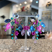 Cargar imagen en el visor de la galería, Caravanas "Rama" fucsia azul y violeta
