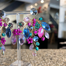 Cargar imagen en el visor de la galería, Caravanas "Rama" fucsia azul y violeta
