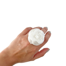Cargar imagen en el visor de la galería, Anillo camelia
