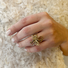 Cargar imagen en el visor de la galería, Anillo con abeja
