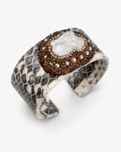 Cargar imagen en el visor de la galería, Pulsera piel y perla barroca
