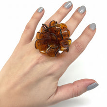 Cargar imagen en el visor de la galería, Anillo pétalos carey
