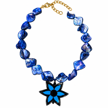 Cargar imagen en el visor de la galería, Collar azul de nacar
