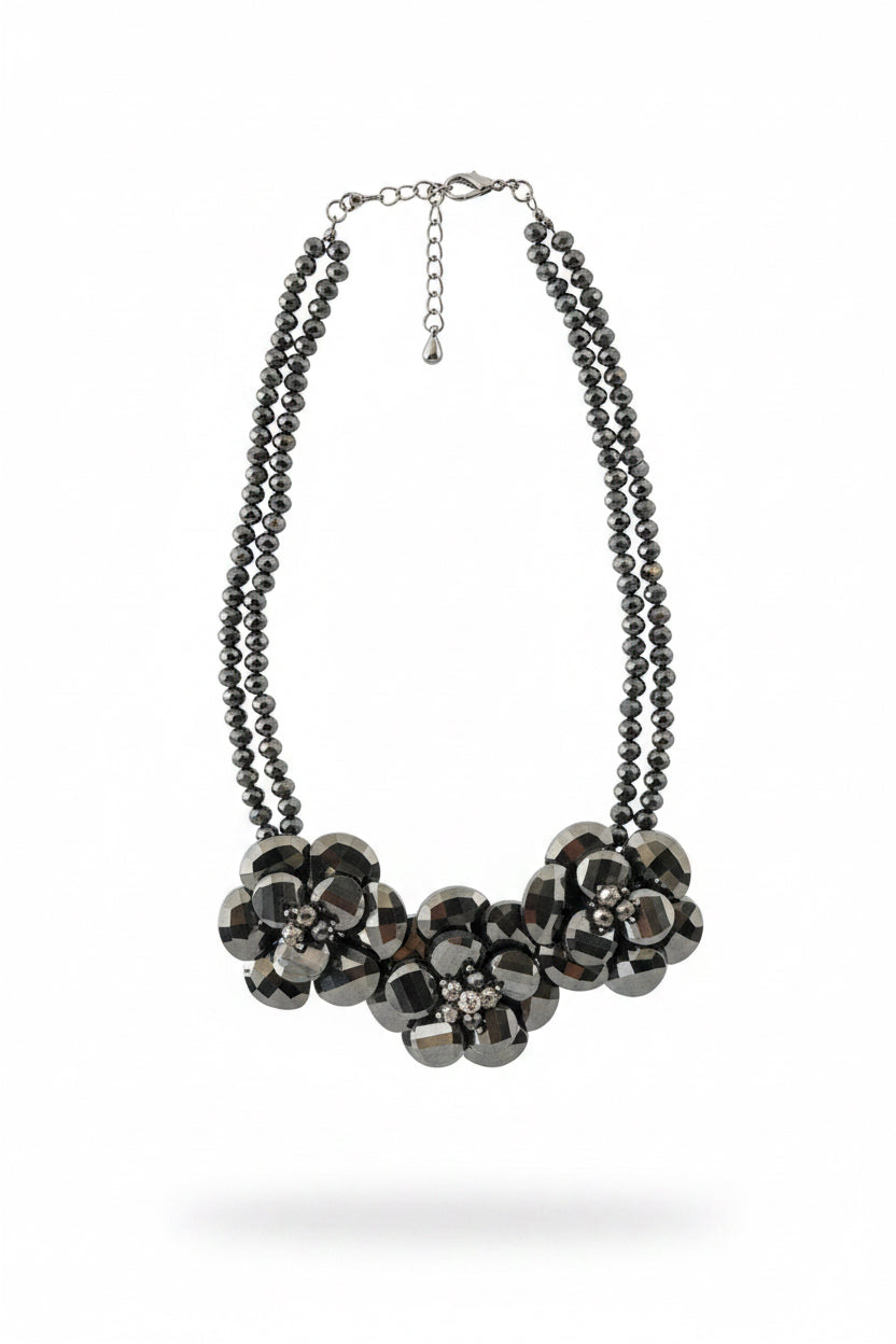 Collar flores peltre – Fahoma, bijouterie en Uruguay