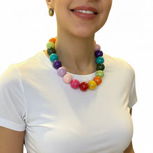 Cargar imagen en el visor de la galería, Collar esferas resina
